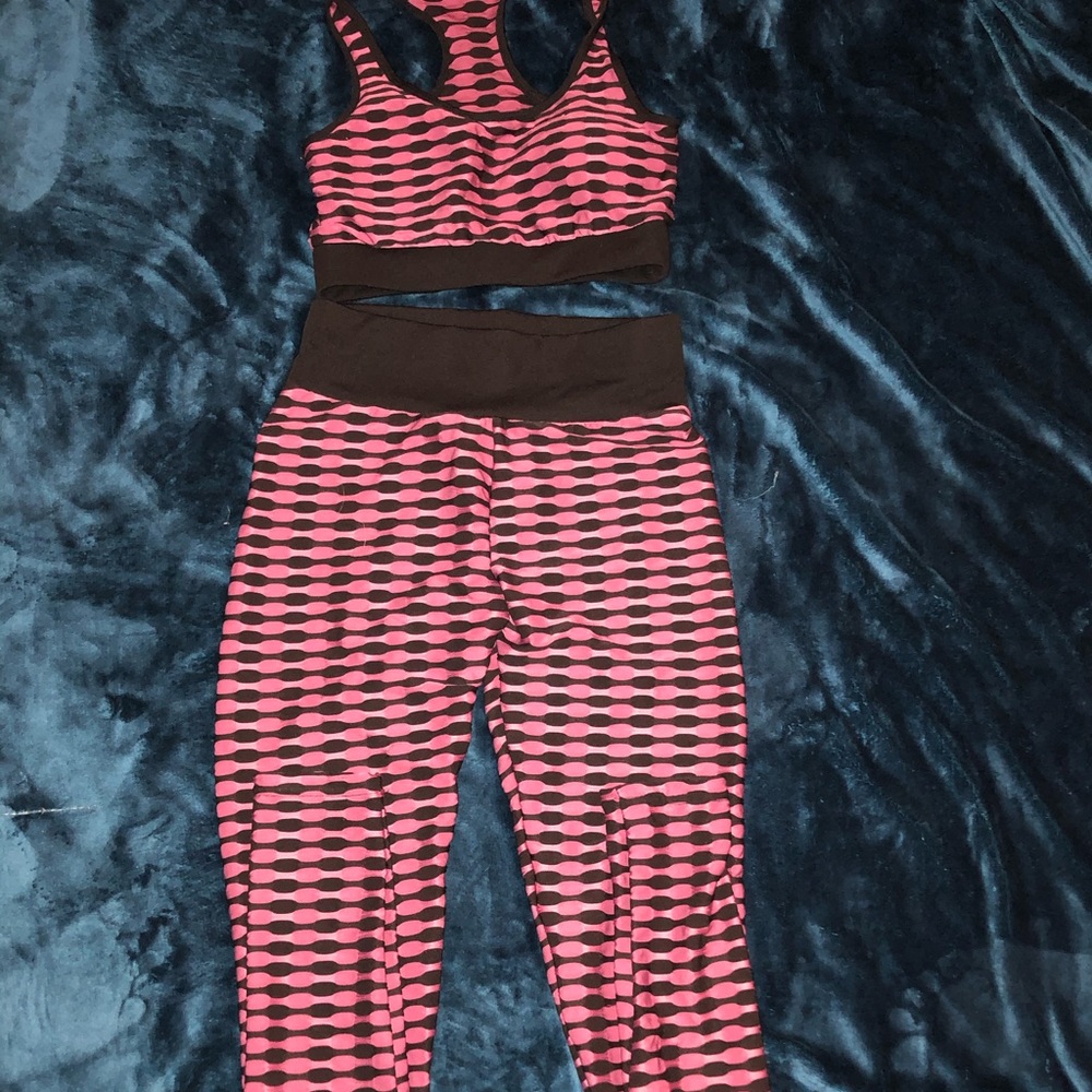 Honeycomb workout set with the scrunch butt.